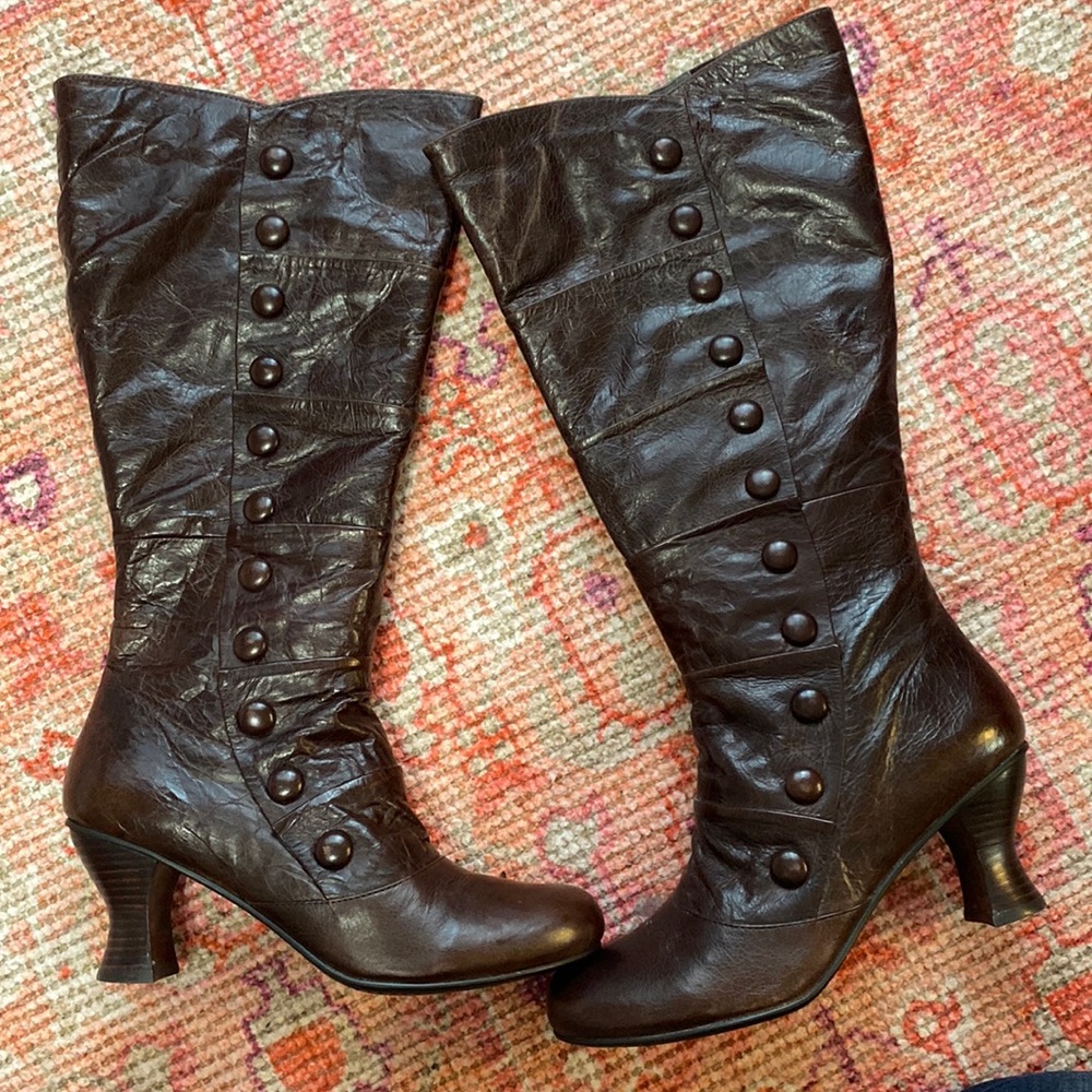 Women's Brown Button-Front Wide-Calf Leather Boots